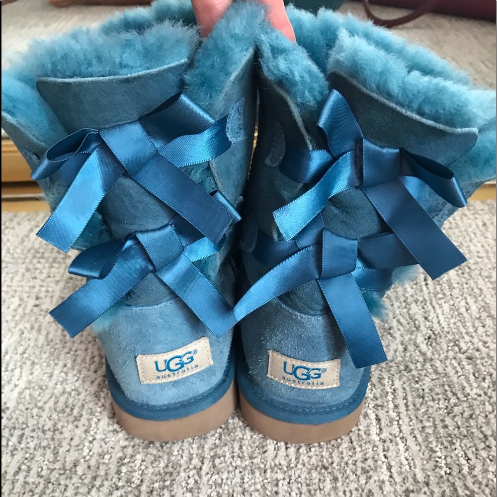 Ugg boots with bows, excellent used condition